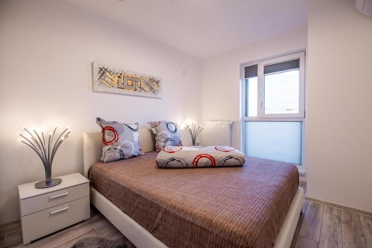 Luxury Westpark 2 Presidentialsuite With Lake View W4 Bucarest Esterno foto