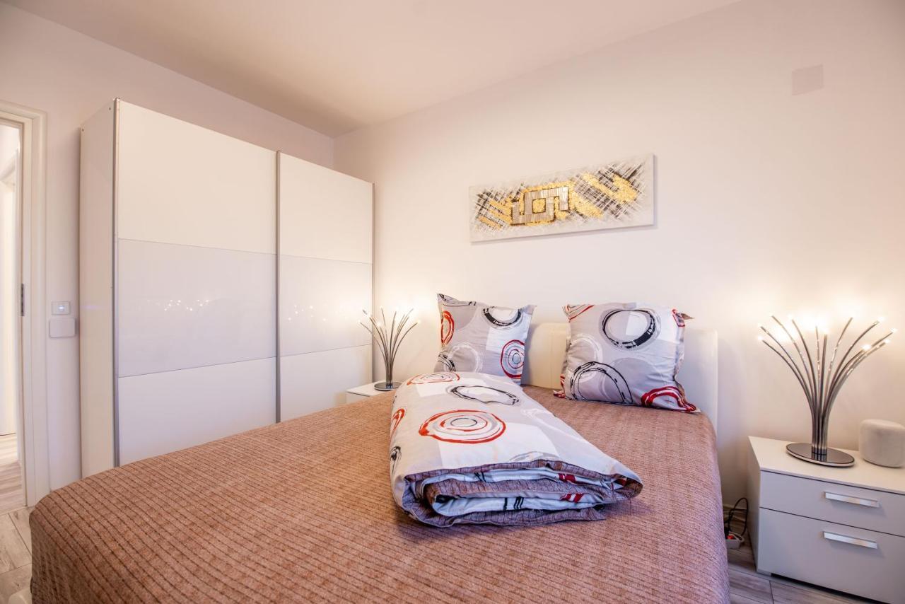 Luxury Westpark 2 Presidentialsuite With Lake View W4 Bucarest Esterno foto